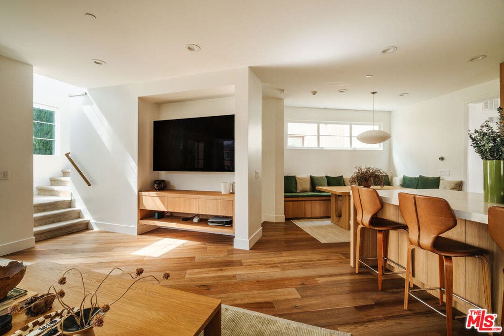 5837 N Lantern Court, Playa Vista, CA 90094 5837 N Lantern Court, Playa Vista, CA 90094