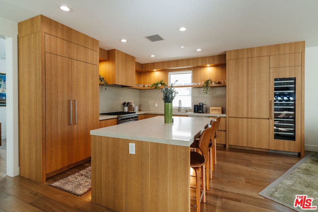 5837 N Lantern Court, Playa Vista, CA 90094 5837 N Lantern Court, Playa Vista, CA 90094