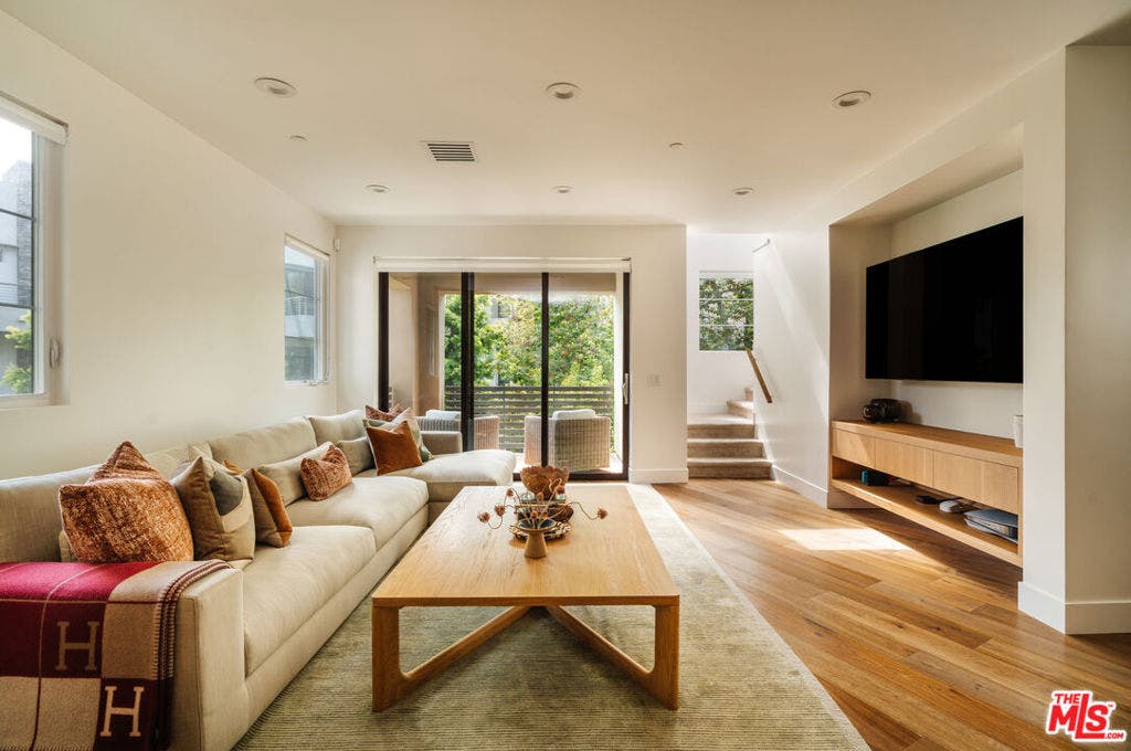 5837 N Lantern Court, Playa Vista, CA 90094 5837 N Lantern Court, Playa Vista, CA 90094