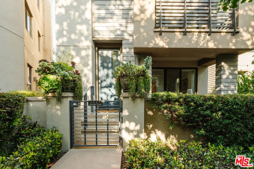 5837 N Lantern Court, Playa Vista, CA 90094 5837 N Lantern Court, Playa Vista, CA 90094