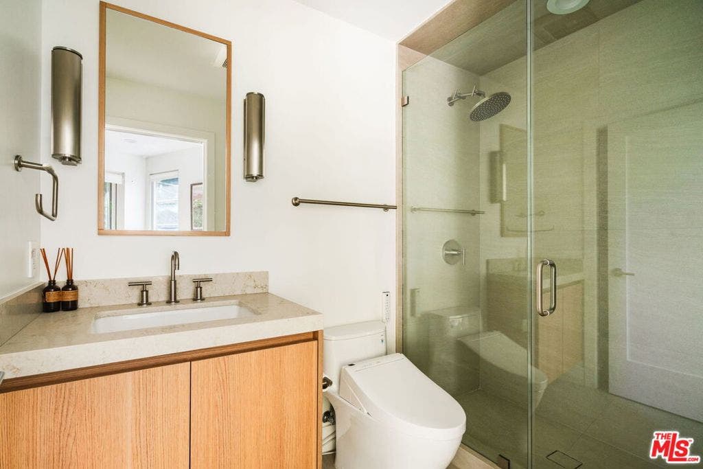 5837 N Lantern Court, Playa Vista, CA 90094 5837 N Lantern Court, Playa Vista, CA 90094