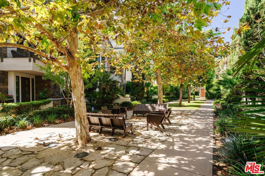 5837 N Lantern Court, Playa Vista, CA 90094 5837 N Lantern Court, Playa Vista, CA 90094