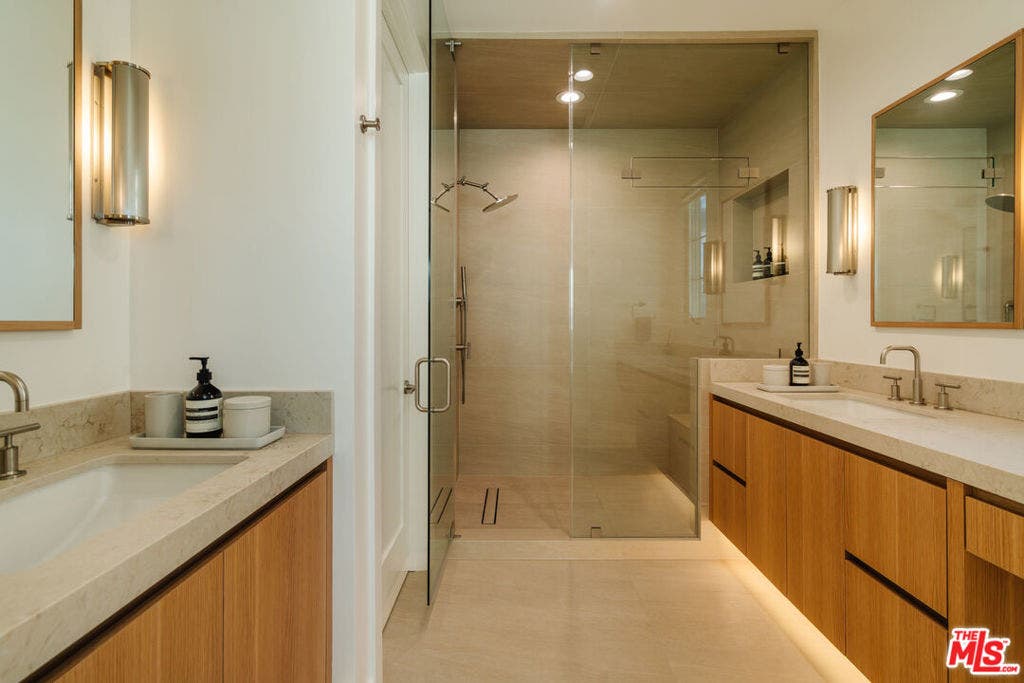 5837 N Lantern Court, Playa Vista, CA 90094 5837 N Lantern Court, Playa Vista, CA 90094