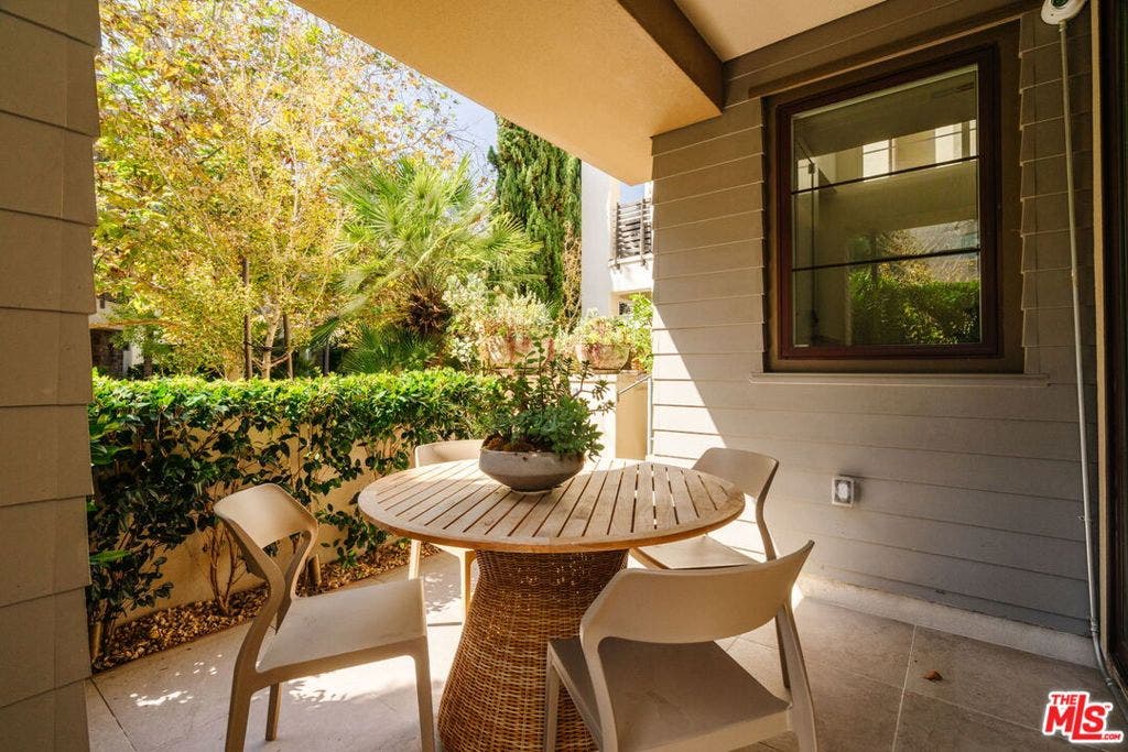 5837 N Lantern Court, Playa Vista, CA 90094 5837 N Lantern Court, Playa Vista, CA 90094