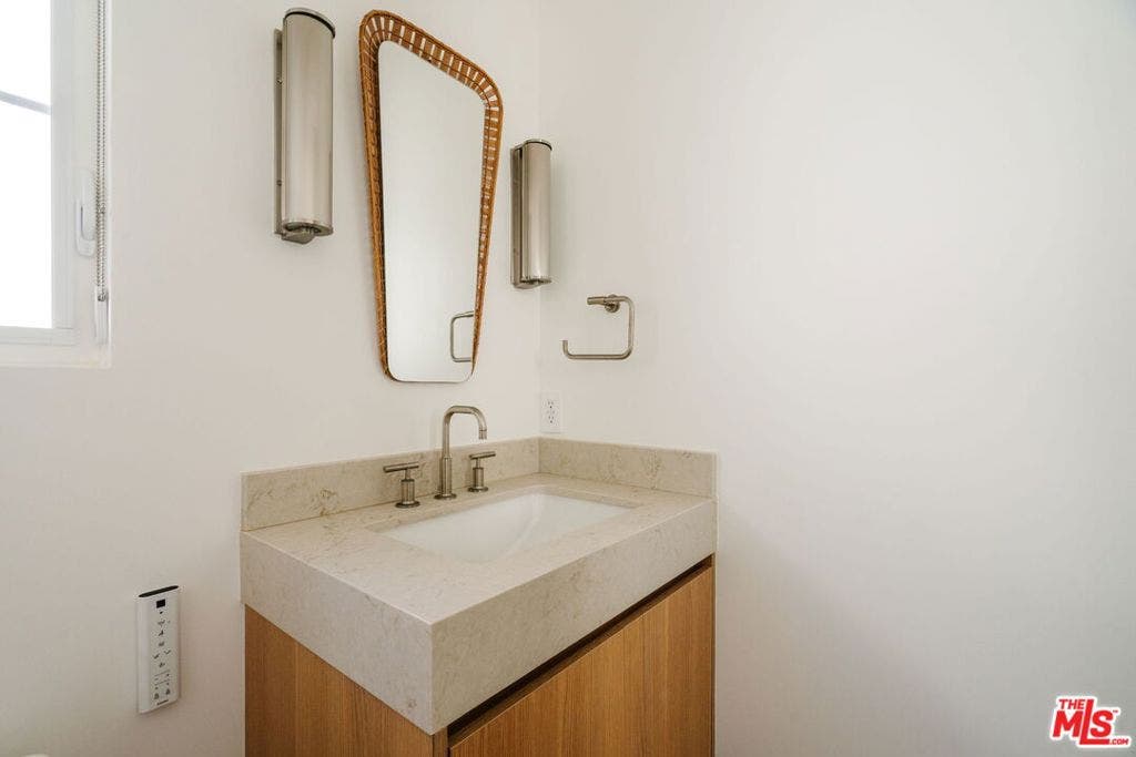 5837 N Lantern Court, Playa Vista, CA 90094 5837 N Lantern Court, Playa Vista, CA 90094