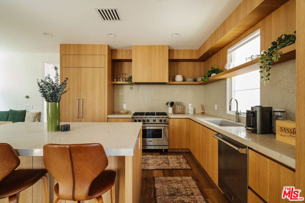 5837 N Lantern Court, Playa Vista, CA 90094 5837 N Lantern Court, Playa Vista, CA 90094