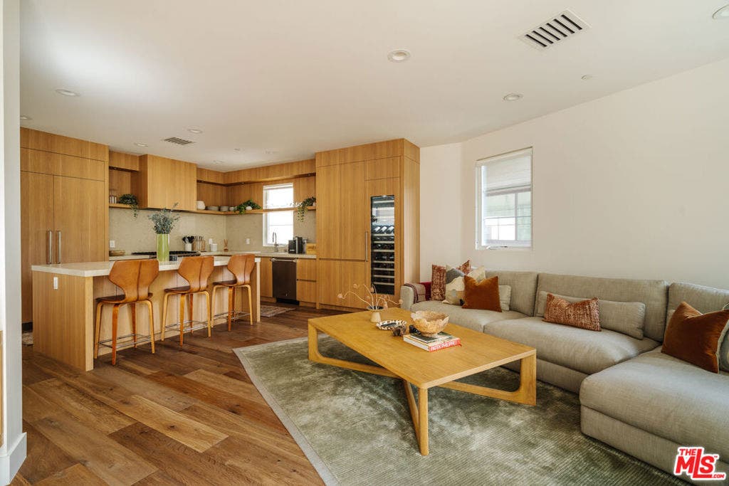 5837 N Lantern Court, Playa Vista, CA 90094 5837 N Lantern Court, Playa Vista, CA 90094