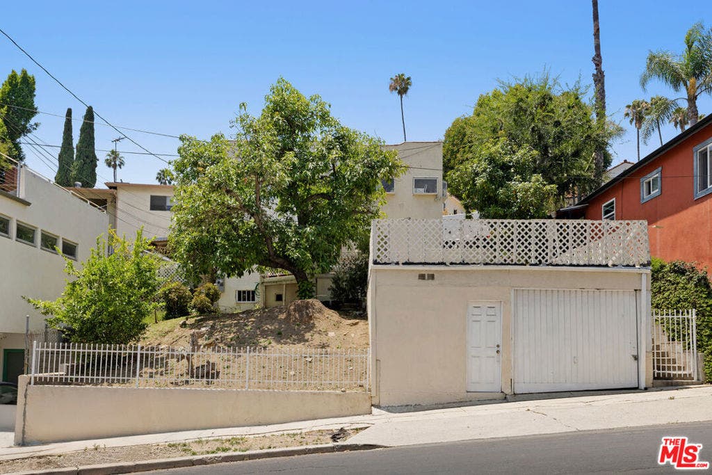 3125 Berkeley Circle, Los Angeles, CA 90026 3125 Berkeley Circle, Los Angeles, CA 90026