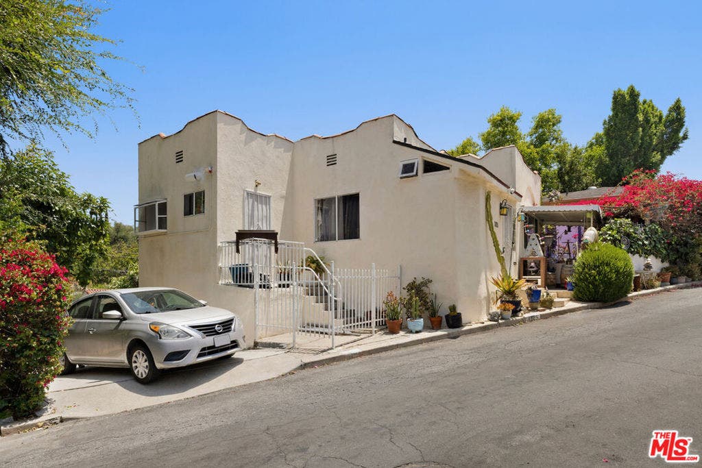 3125 Berkeley Circle, Los Angeles, CA 90026 3125 Berkeley Circle, Los Angeles, CA 90026