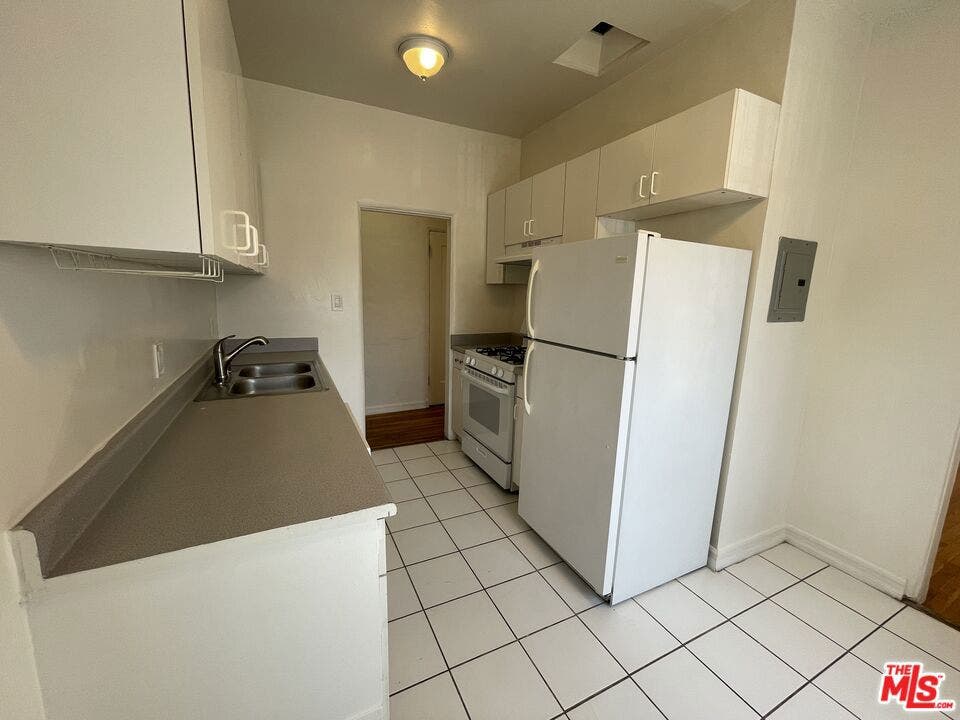 314 N Genesee Avenue, Los Angeles, CA 90036