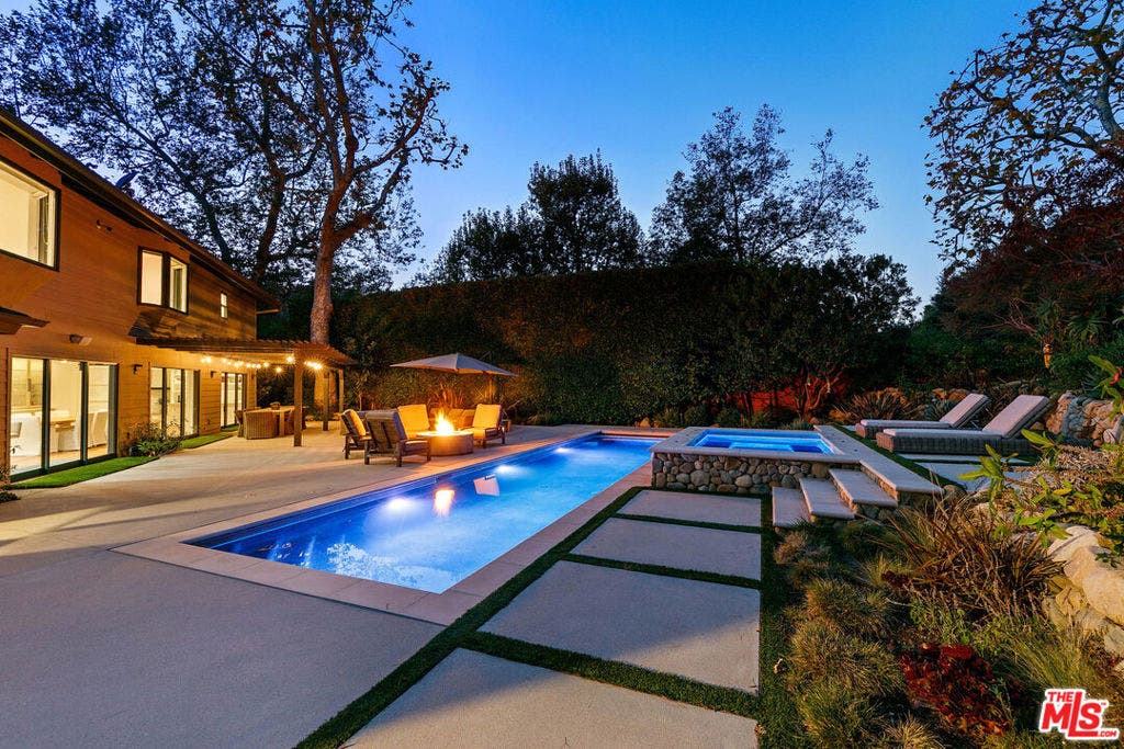 30601 Las Estrellas Drive, Malibu, CA 90265
