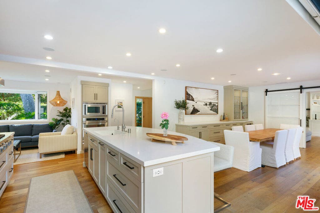 30601 Las Estrellas Drive, Malibu, CA 90265