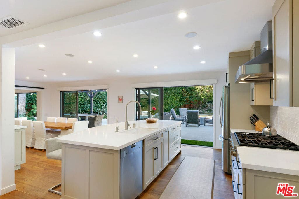 30601 Las Estrellas Drive, Malibu, CA 90265