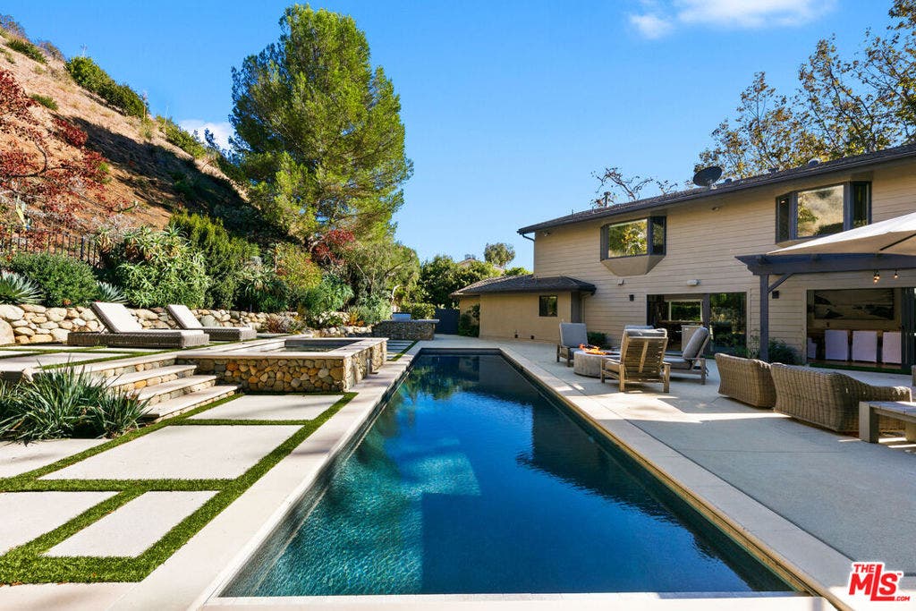 30601 Las Estrellas Drive, Malibu, CA 90265