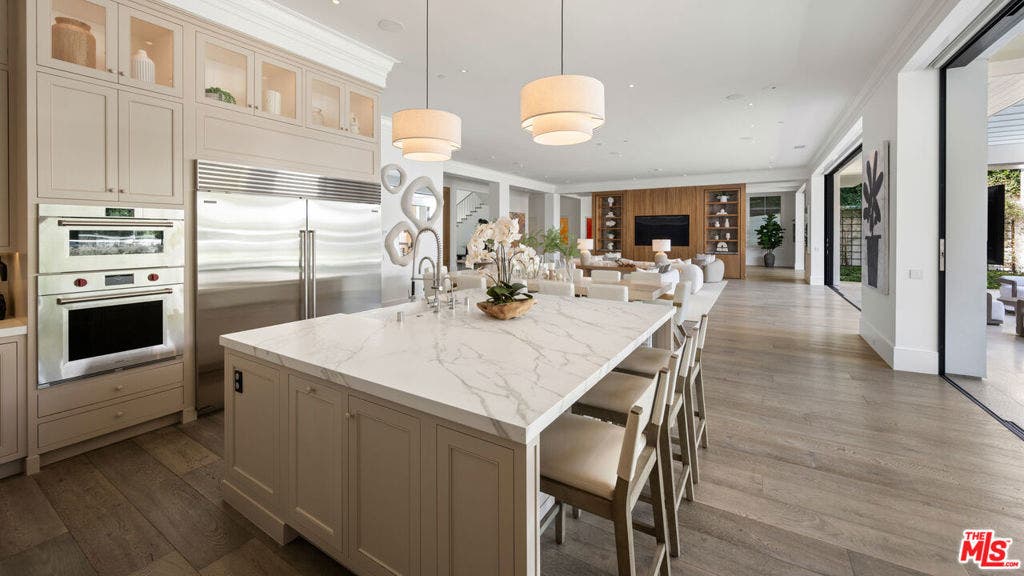 807 Cinthia Street, Beverly Hills, CA 90210 807 Cinthia Street, Beverly Hills, CA 90210