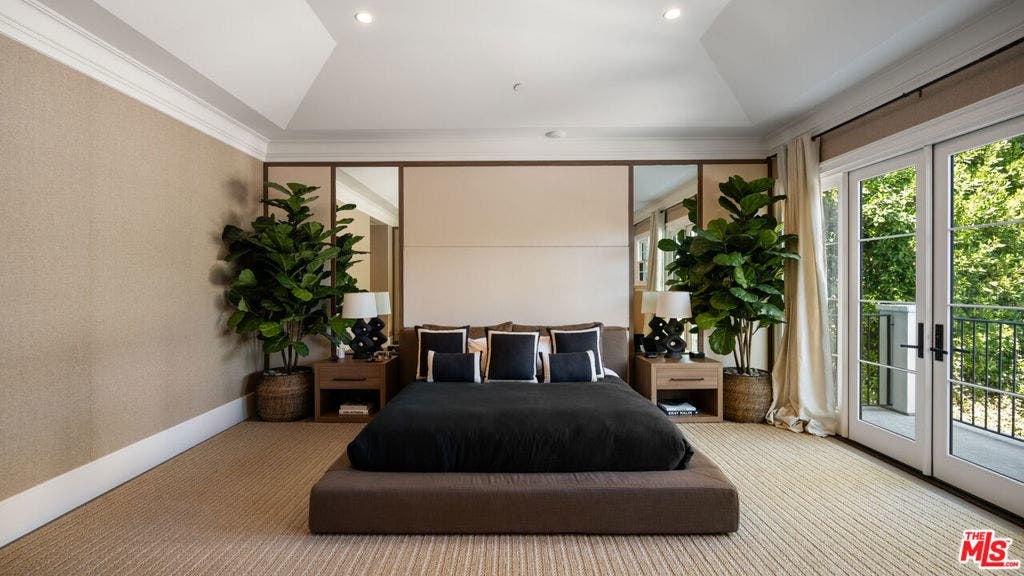 807 Cinthia Street, Beverly Hills, CA 90210 807 Cinthia Street, Beverly Hills, CA 90210