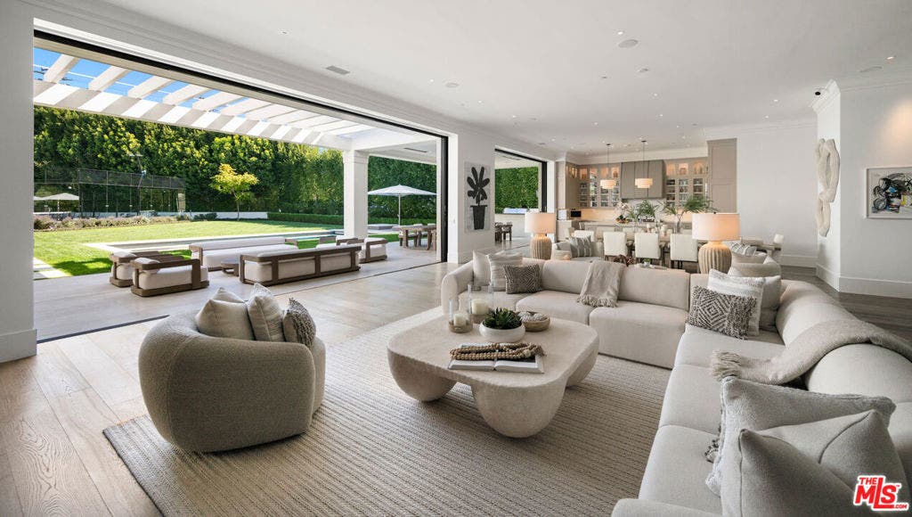 807 Cinthia Street, Beverly Hills, CA 90210 807 Cinthia Street, Beverly Hills, CA 90210