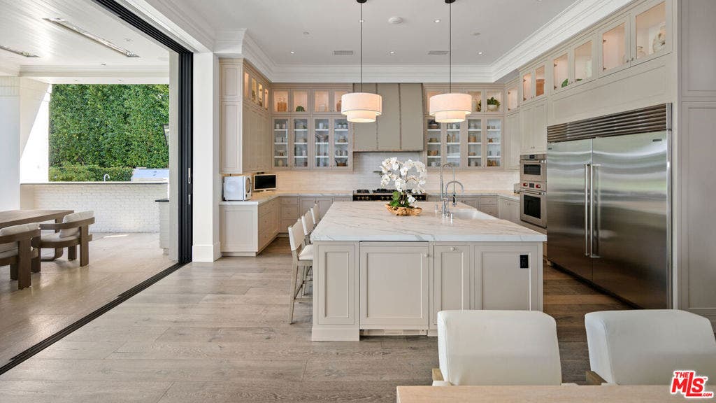 807 Cinthia Street, Beverly Hills, CA 90210 807 Cinthia Street, Beverly Hills, CA 90210