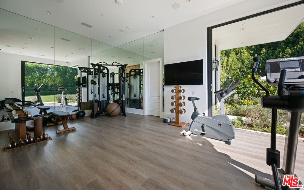 807 Cinthia Street, Beverly Hills, CA 90210 807 Cinthia Street, Beverly Hills, CA 90210