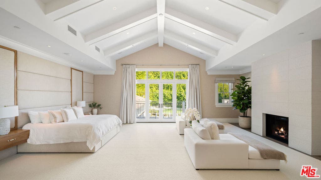 807 Cinthia Street, Beverly Hills, CA 90210 807 Cinthia Street, Beverly Hills, CA 90210