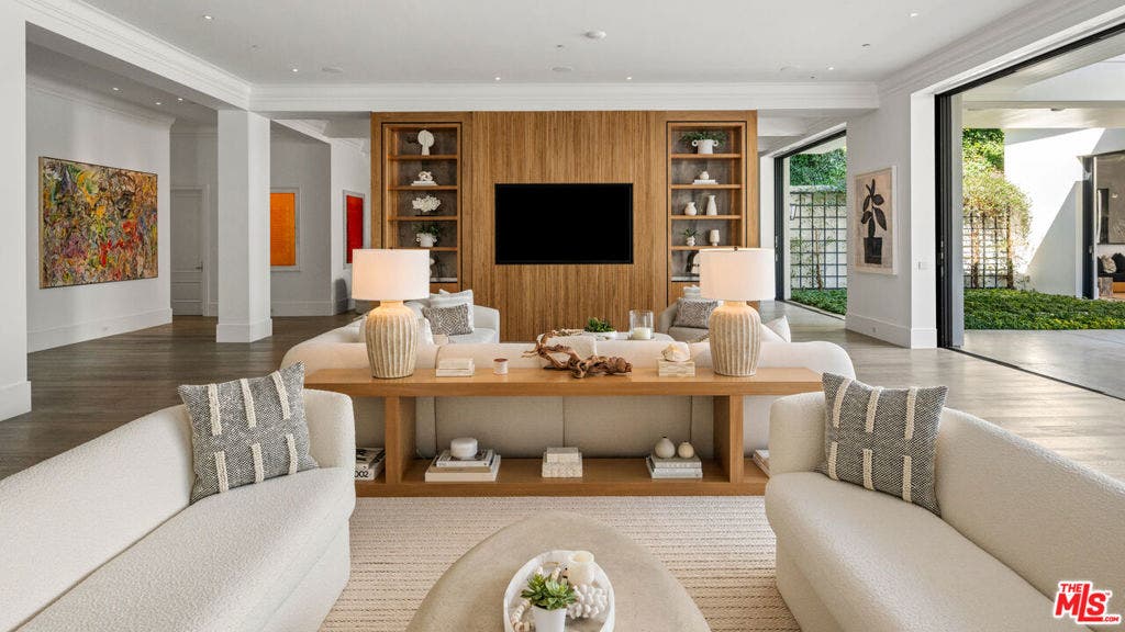 807 Cinthia Street, Beverly Hills, CA 90210 807 Cinthia Street, Beverly Hills, CA 90210