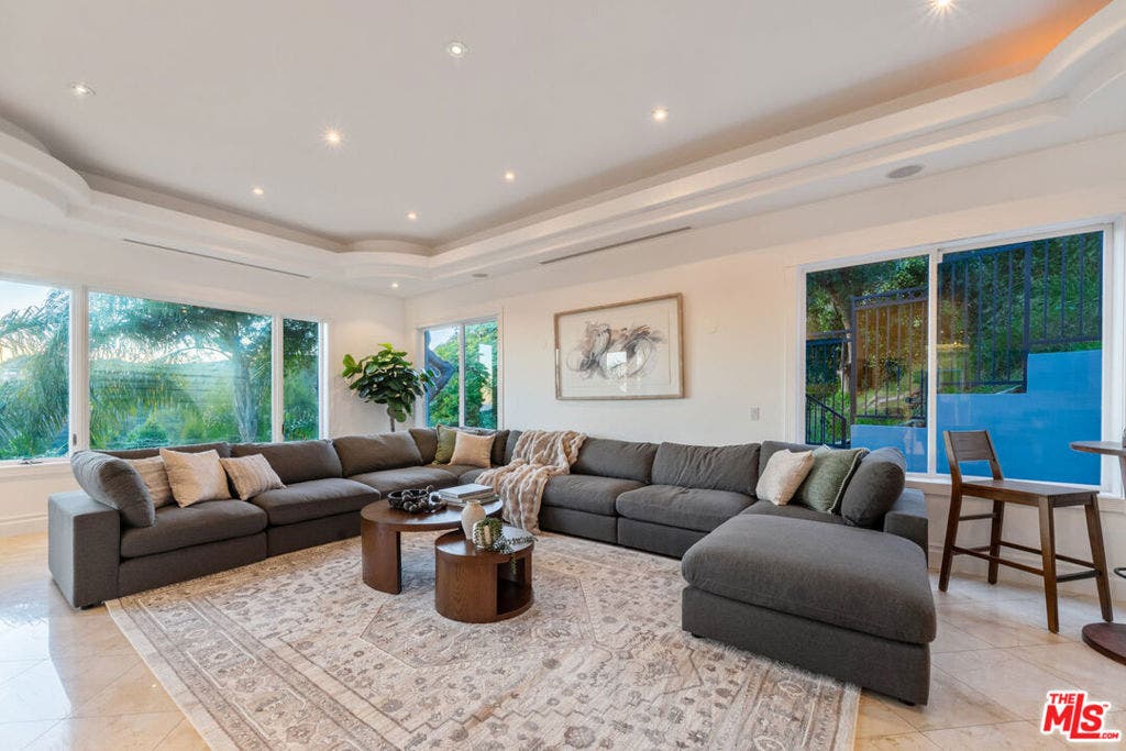 1425 N Tigertail Road, Los Angeles, CA 90049 1425 N Tigertail Road, Los Angeles, CA 90049