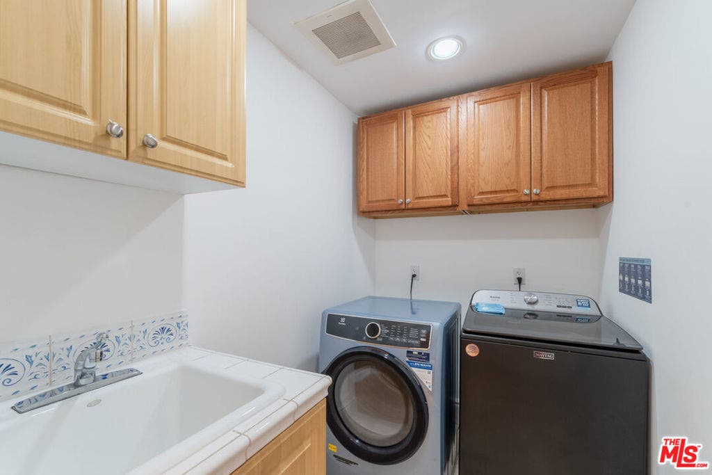 1425 N Tigertail Road, Los Angeles, CA 90049 1425 N Tigertail Road, Los Angeles, CA 90049