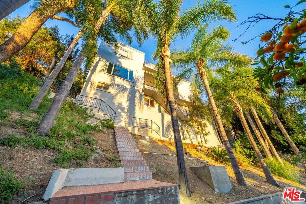 1425 N Tigertail Road, Los Angeles, CA 90049 1425 N Tigertail Road, Los Angeles, CA 90049