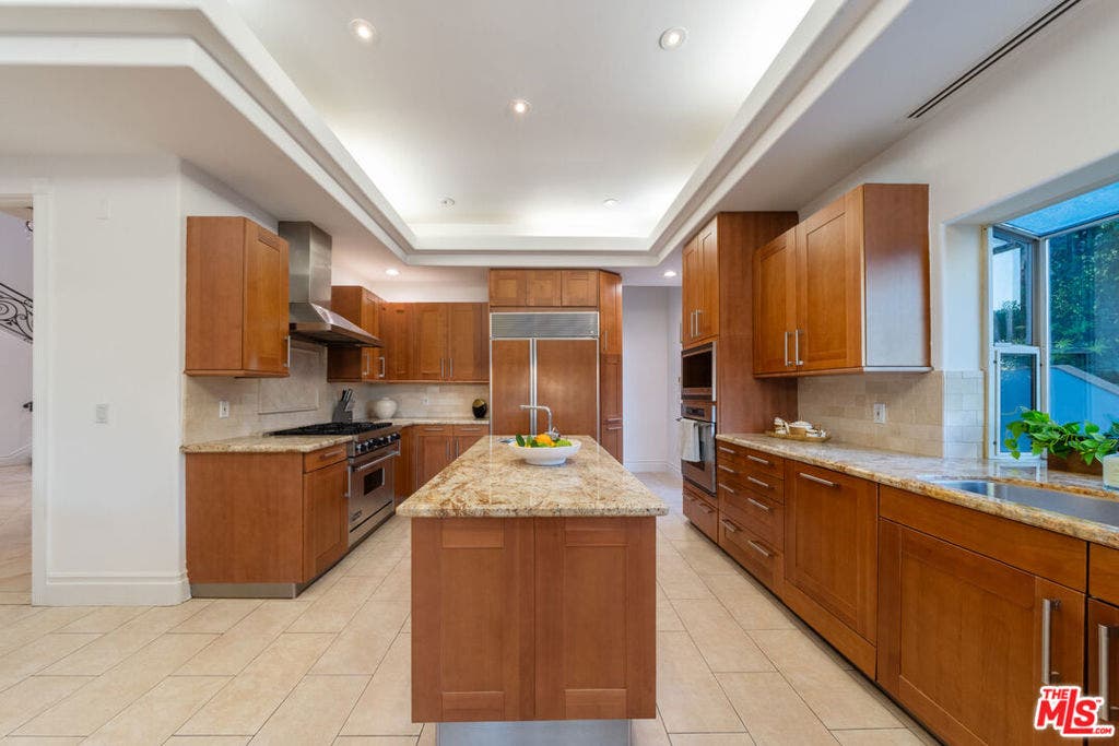 1425 N Tigertail Road, Los Angeles, CA 90049 1425 N Tigertail Road, Los Angeles, CA 90049