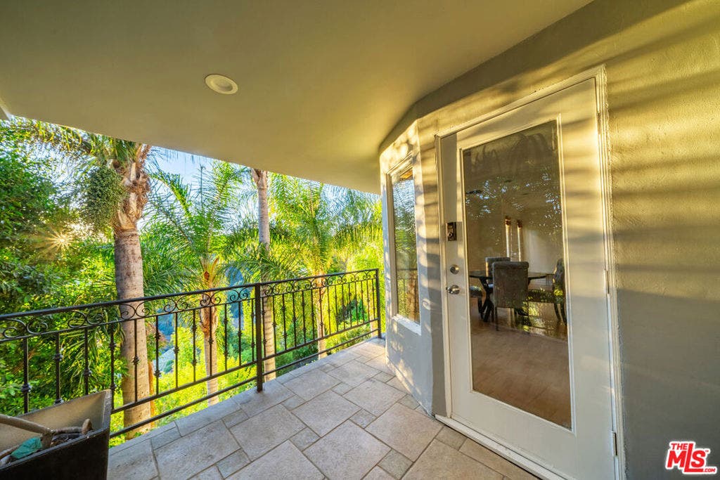 1425 N Tigertail Road, Los Angeles, CA 90049 1425 N Tigertail Road, Los Angeles, CA 90049