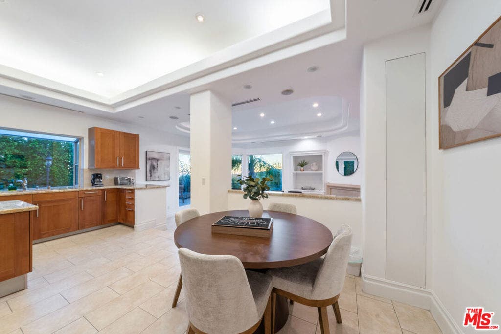 1425 N Tigertail Road, Los Angeles, CA 90049 1425 N Tigertail Road, Los Angeles, CA 90049