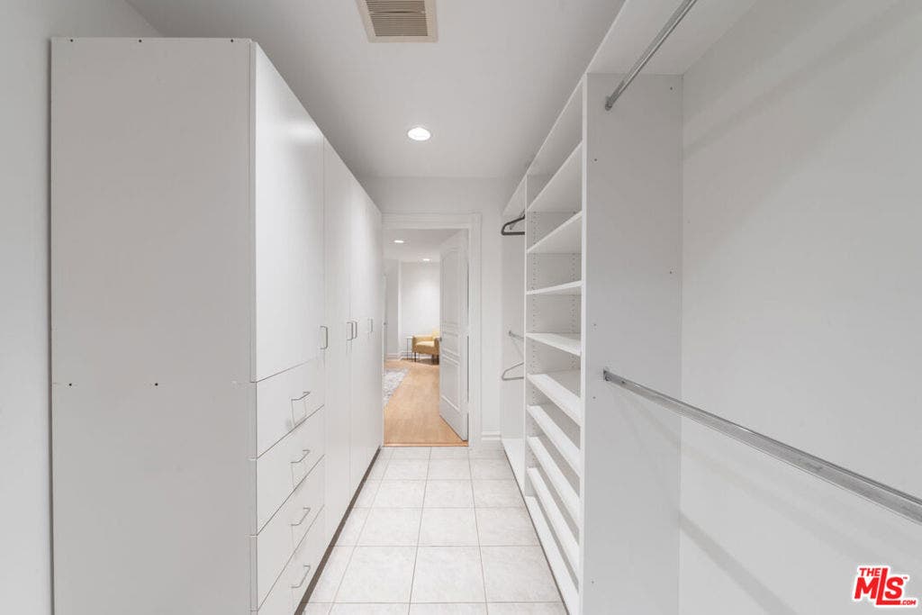1425 N Tigertail Road, Los Angeles, CA 90049 1425 N Tigertail Road, Los Angeles, CA 90049