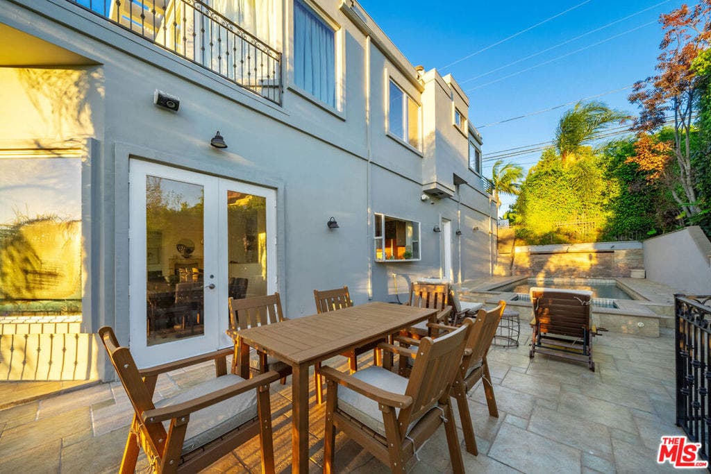 1425 N Tigertail Road, Los Angeles, CA 90049 1425 N Tigertail Road, Los Angeles, CA 90049