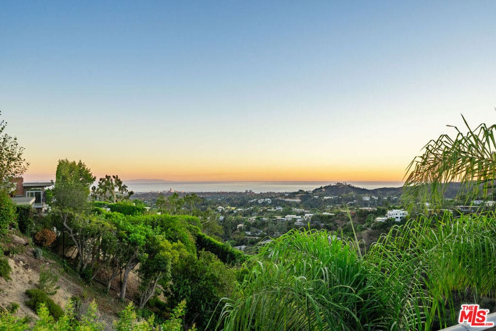 1425 N Tigertail Road, Los Angeles, CA 90049 1425 N Tigertail Road, Los Angeles, CA 90049