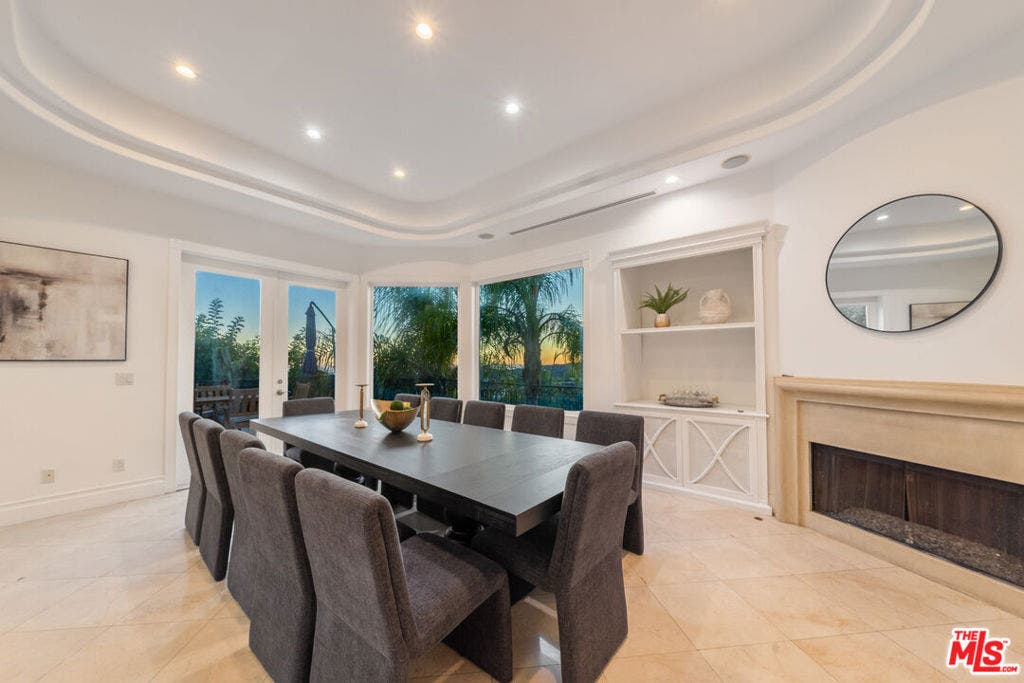 1425 N Tigertail Road, Los Angeles, CA 90049 1425 N Tigertail Road, Los Angeles, CA 90049