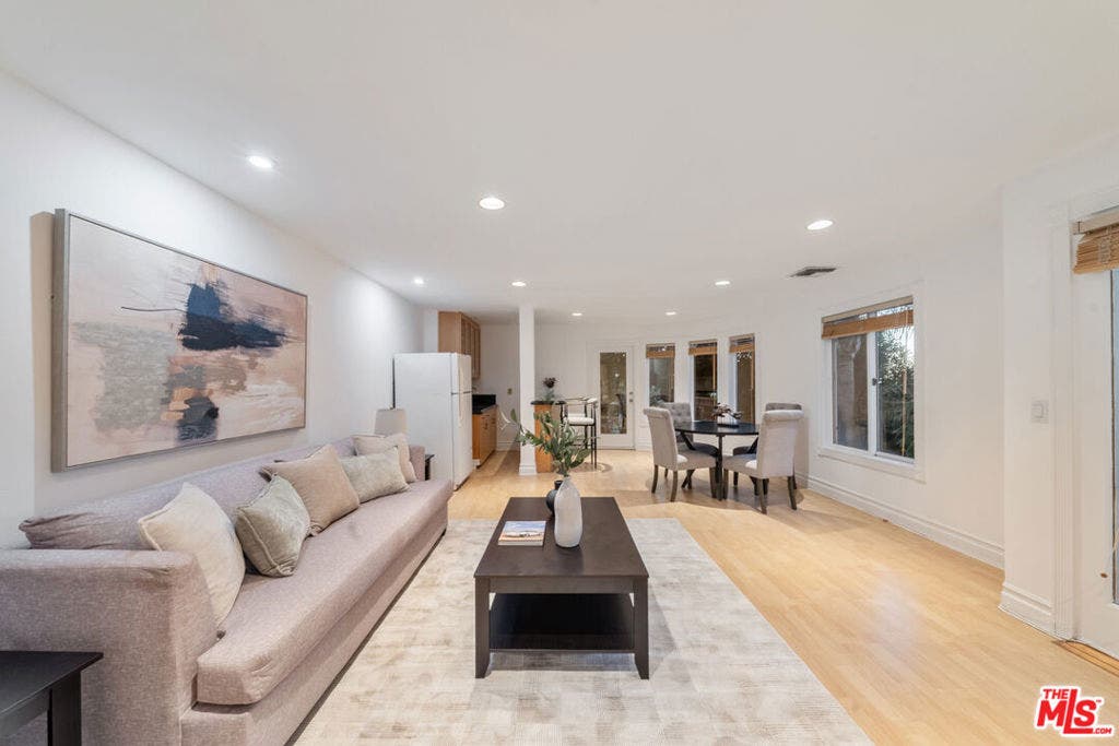 1425 N Tigertail Road, Los Angeles, CA 90049 1425 N Tigertail Road, Los Angeles, CA 90049