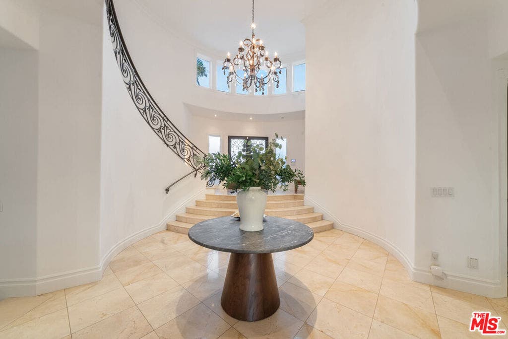 1425 N Tigertail Road, Los Angeles, CA 90049 1425 N Tigertail Road, Los Angeles, CA 90049