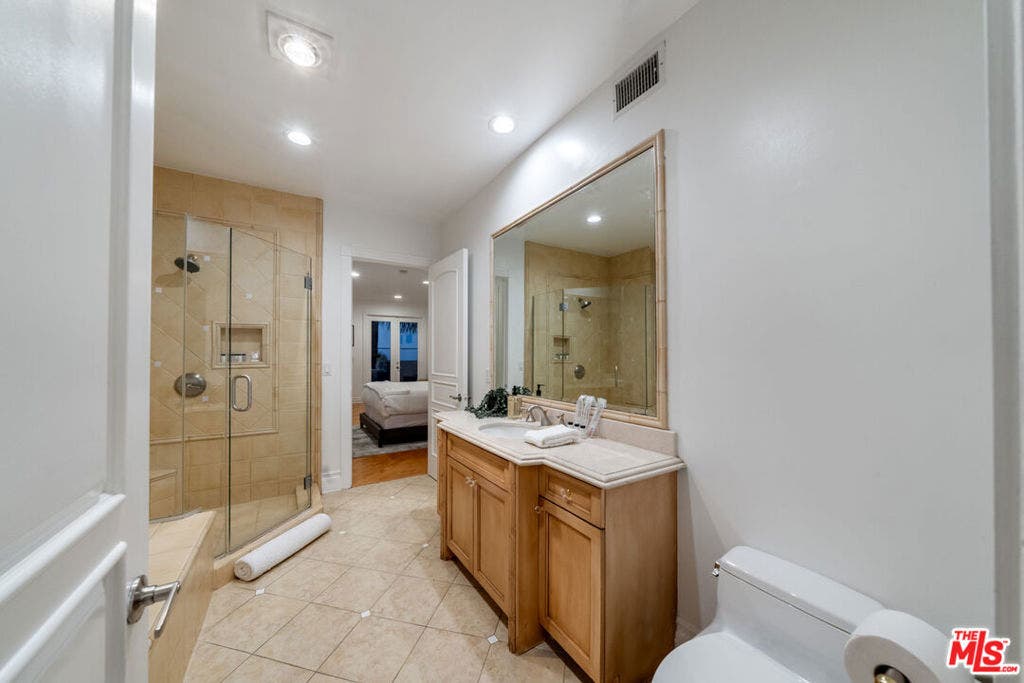 1425 N Tigertail Road, Los Angeles, CA 90049 1425 N Tigertail Road, Los Angeles, CA 90049