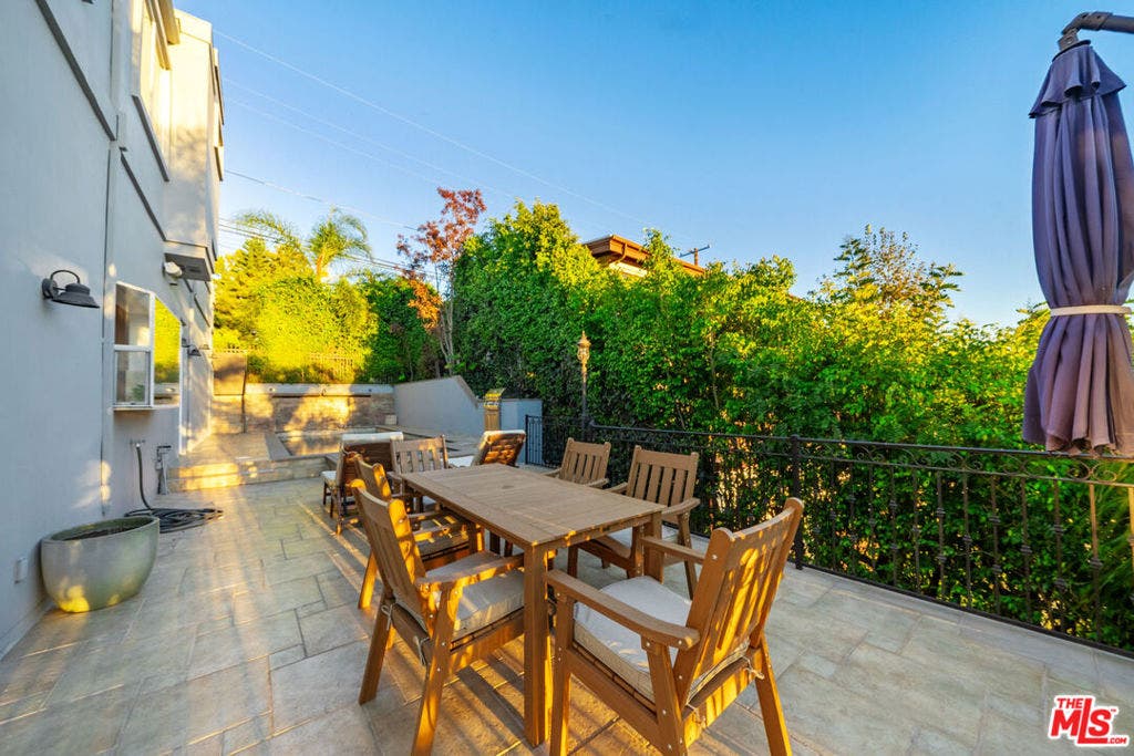 1425 N Tigertail Road, Los Angeles, CA 90049 1425 N Tigertail Road, Los Angeles, CA 90049