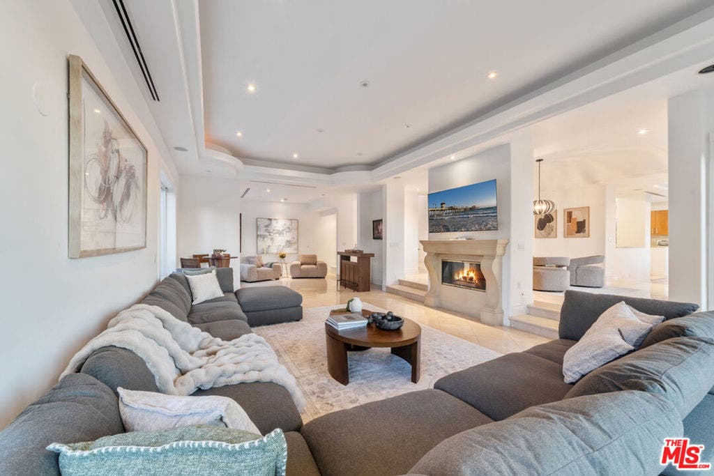 1425 N Tigertail Road, Los Angeles, CA 90049 1425 N Tigertail Road, Los Angeles, CA 90049