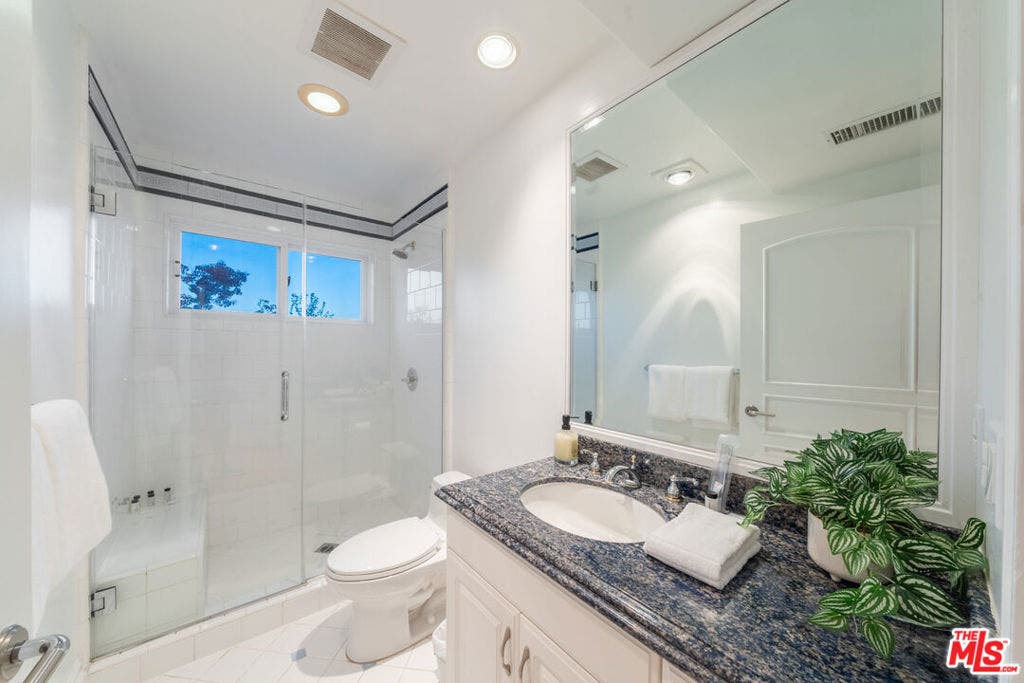 1425 N Tigertail Road, Los Angeles, CA 90049 1425 N Tigertail Road, Los Angeles, CA 90049
