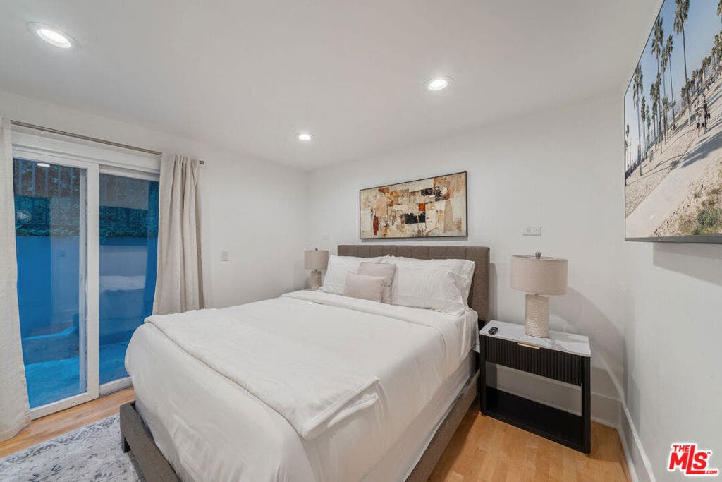 1425 N Tigertail Road, Los Angeles, CA 90049 1425 N Tigertail Road, Los Angeles, CA 90049