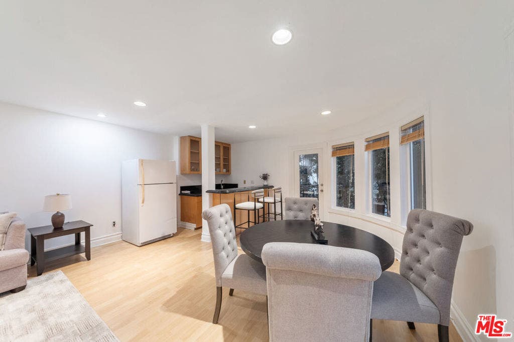 1425 N Tigertail Road, Los Angeles, CA 90049 1425 N Tigertail Road, Los Angeles, CA 90049
