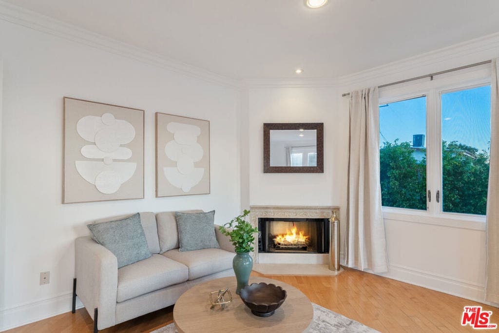 1425 N Tigertail Road, Los Angeles, CA 90049 1425 N Tigertail Road, Los Angeles, CA 90049