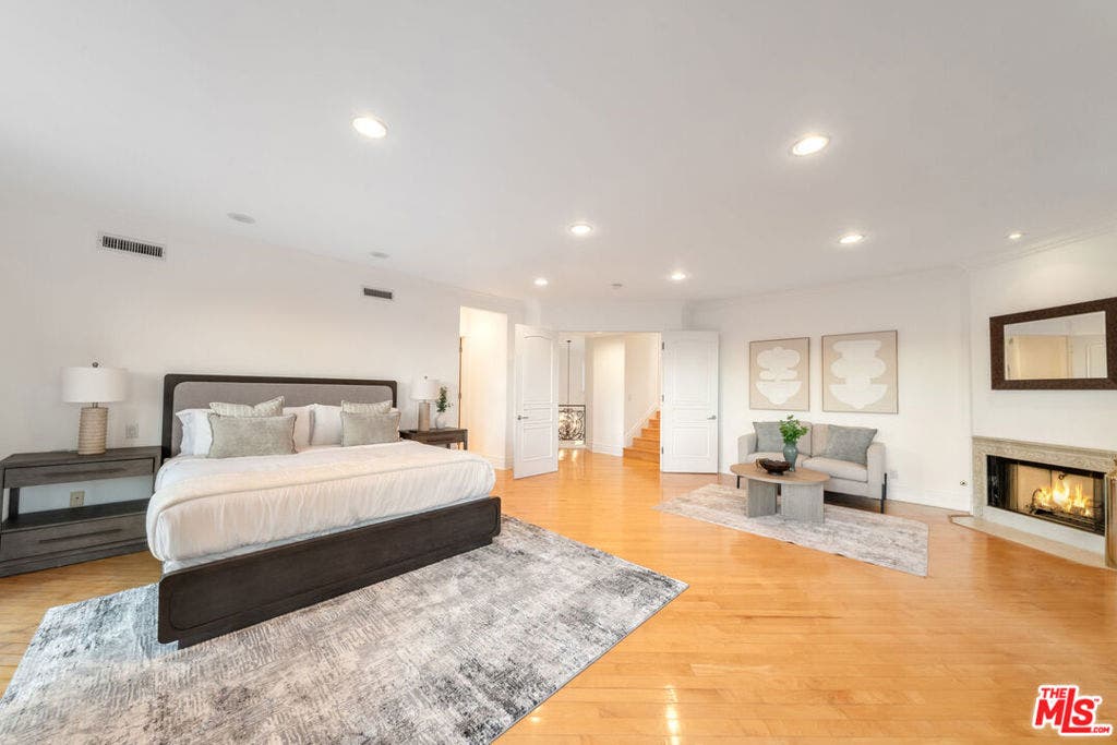 1425 N Tigertail Road, Los Angeles, CA 90049 1425 N Tigertail Road, Los Angeles, CA 90049