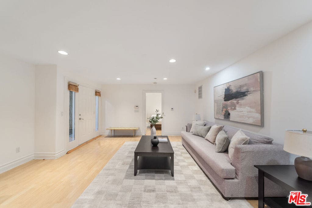 1425 N Tigertail Road, Los Angeles, CA 90049 1425 N Tigertail Road, Los Angeles, CA 90049