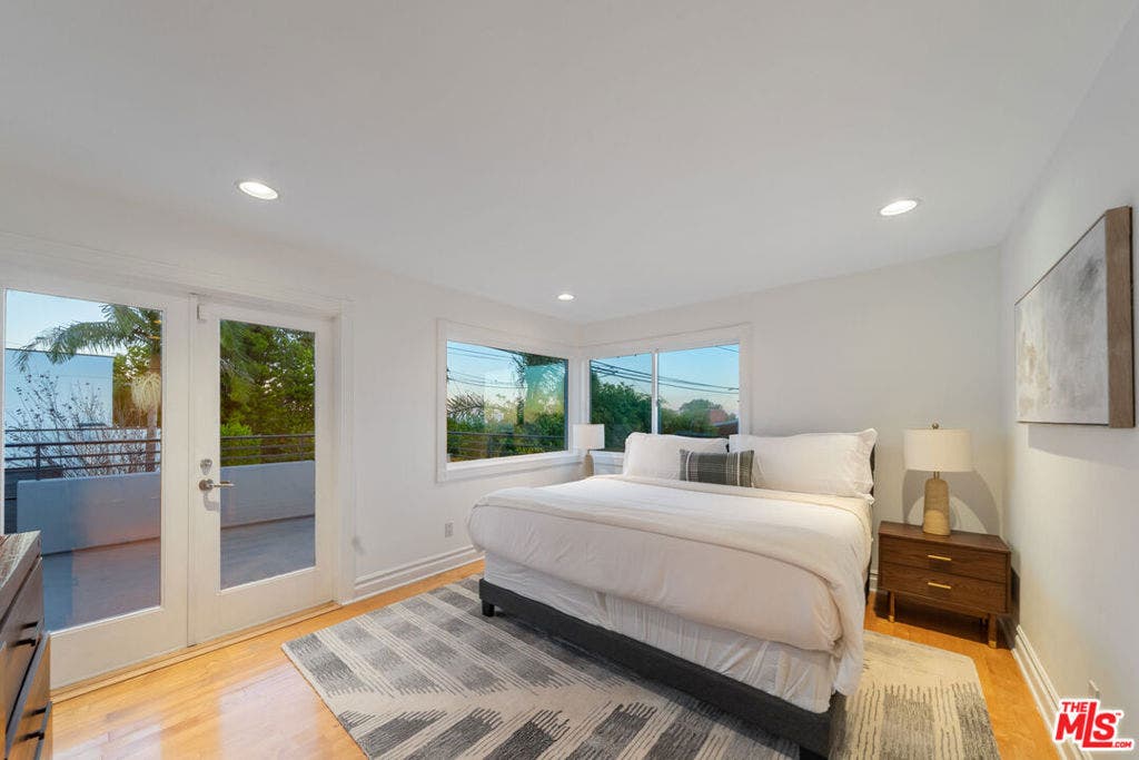 1425 N Tigertail Road, Los Angeles, CA 90049 1425 N Tigertail Road, Los Angeles, CA 90049
