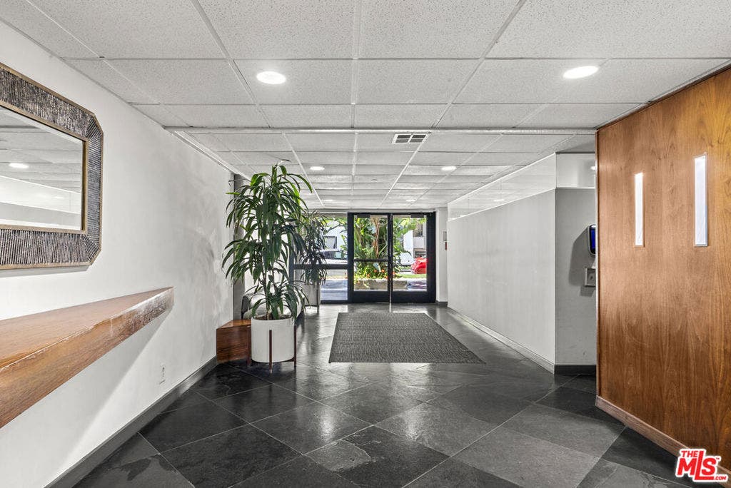 750 N Kings Road, #111, West Hollywood, CA 90069