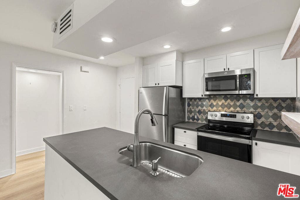 750 N Kings Road, #111, West Hollywood, CA 90069