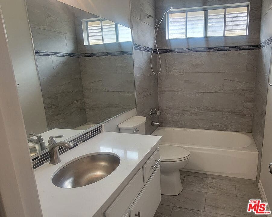 8740 Dartford Place, Inglewood, CA 90305